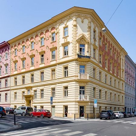 Apartments With The Lions プラハ エクステリア 写真